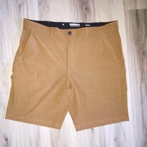 NWOT Men’s Shorts - Sonoma Flexwear Khaki Brown.  One cargo pocket.  Size38